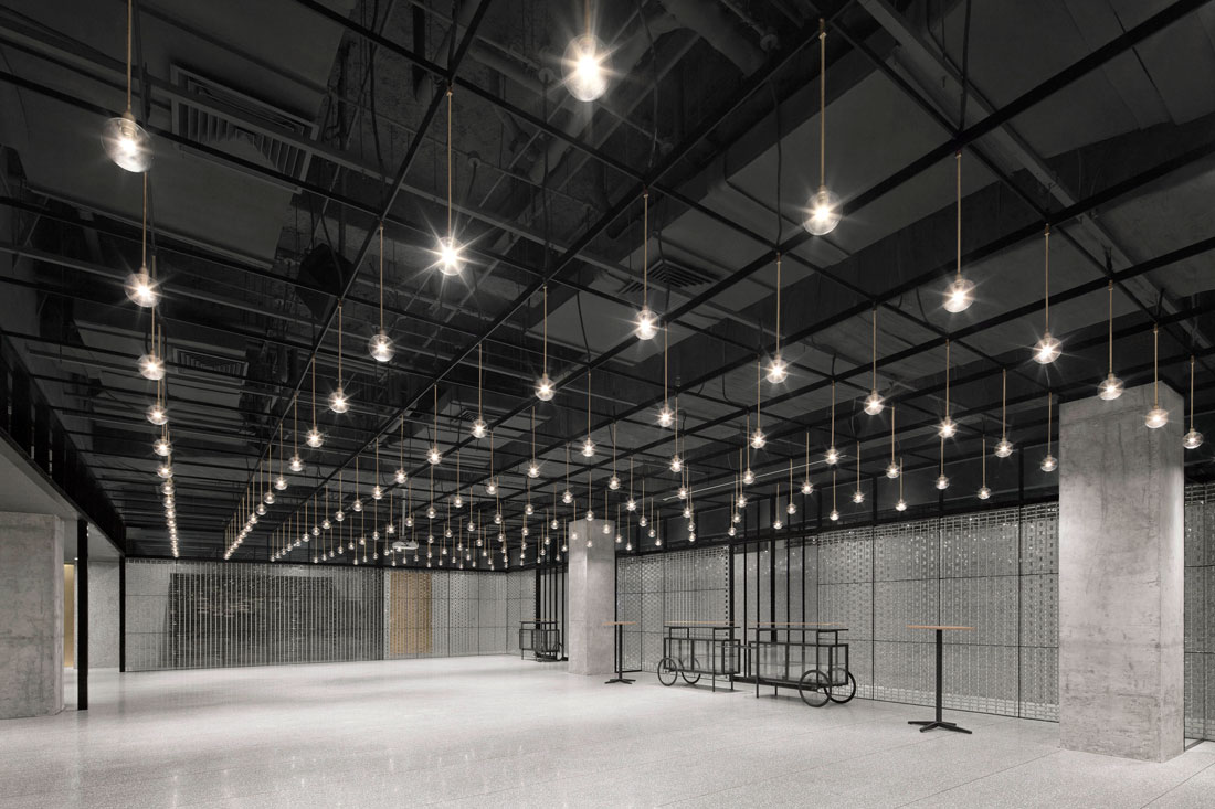 Light Leitmotif: Neri & Hu Lights Up a Multipurpose Function Room