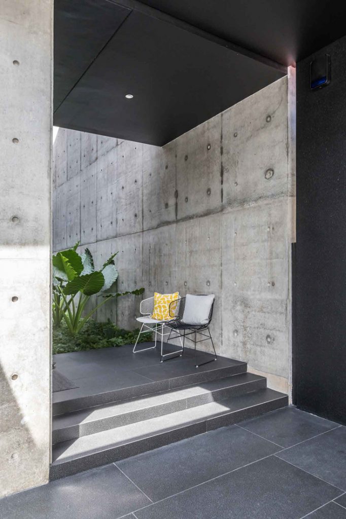Edmund_Ng_Corten_House_concrete_vertical