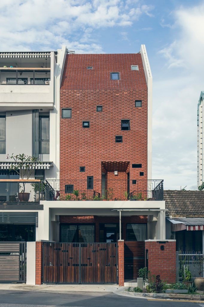 Yuk Tong Avenue House by MAKK Architects facade 2