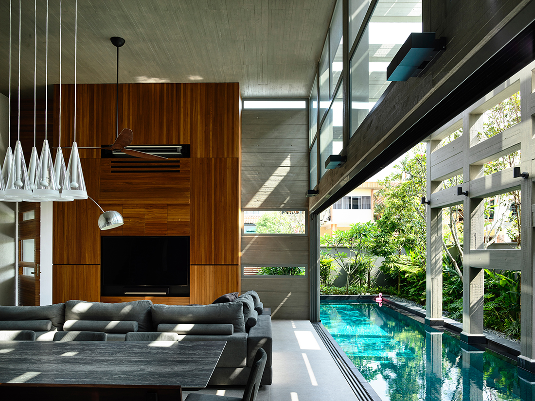 HYLA Concrete light house living-and-pool