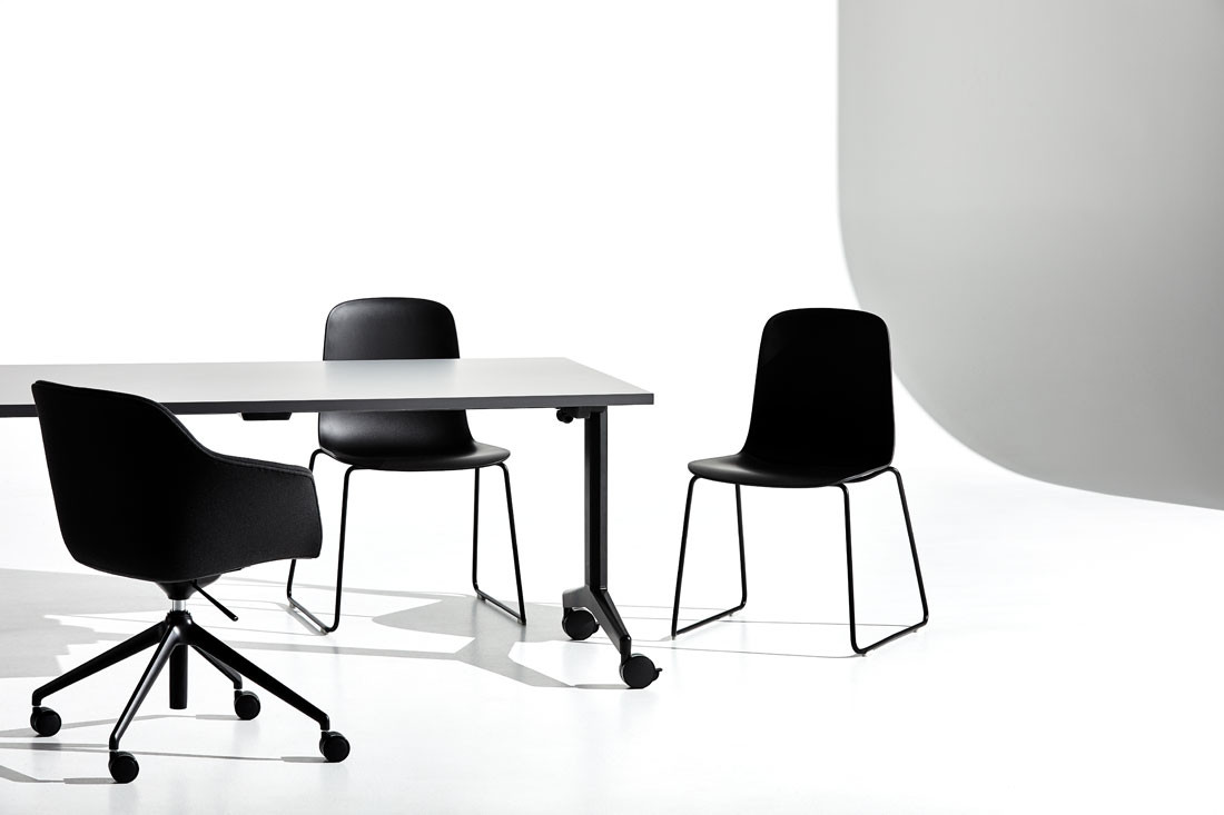 Flexibility and productivity with the Kissen conference table