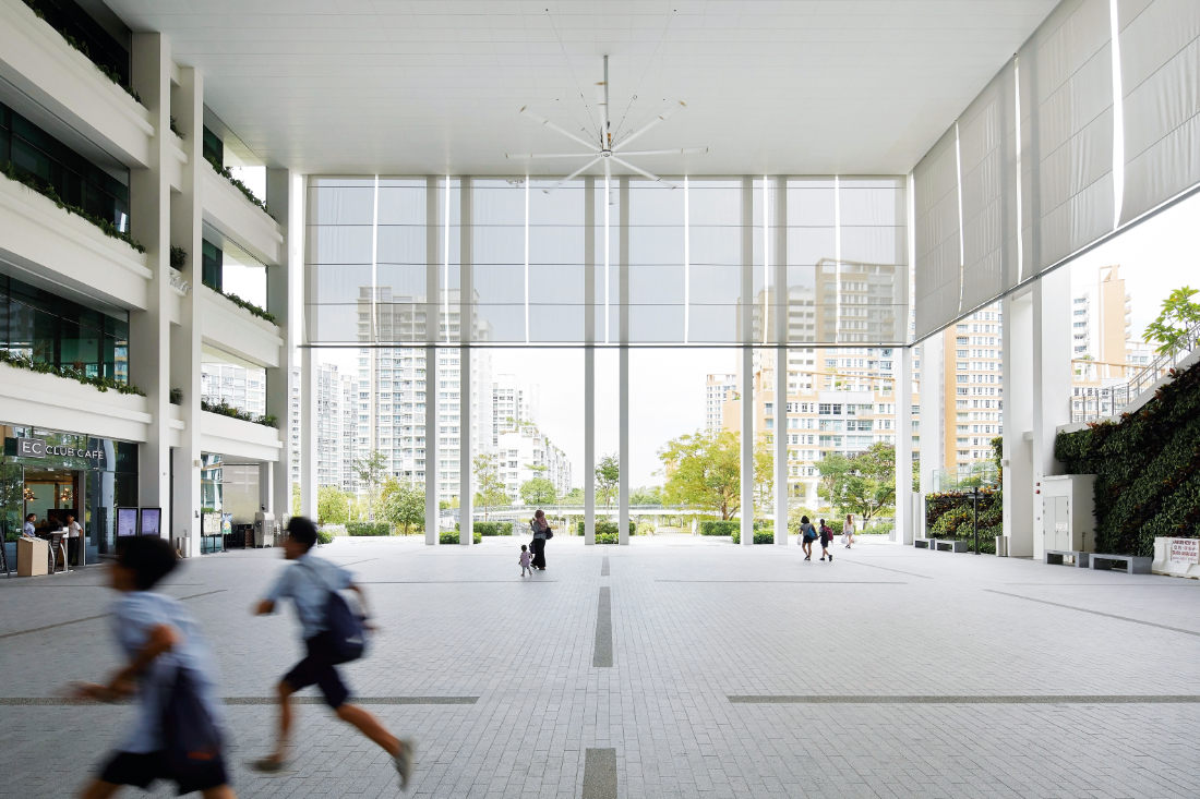 Serie-Architects-Oasis-Terraces-Singapore-main-plaza
