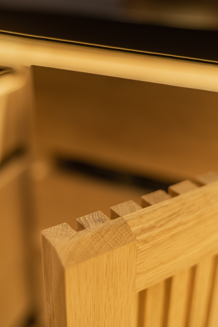 AHEC-RogerSons-woodworking-detail-in-Oak-Wine-Cellar