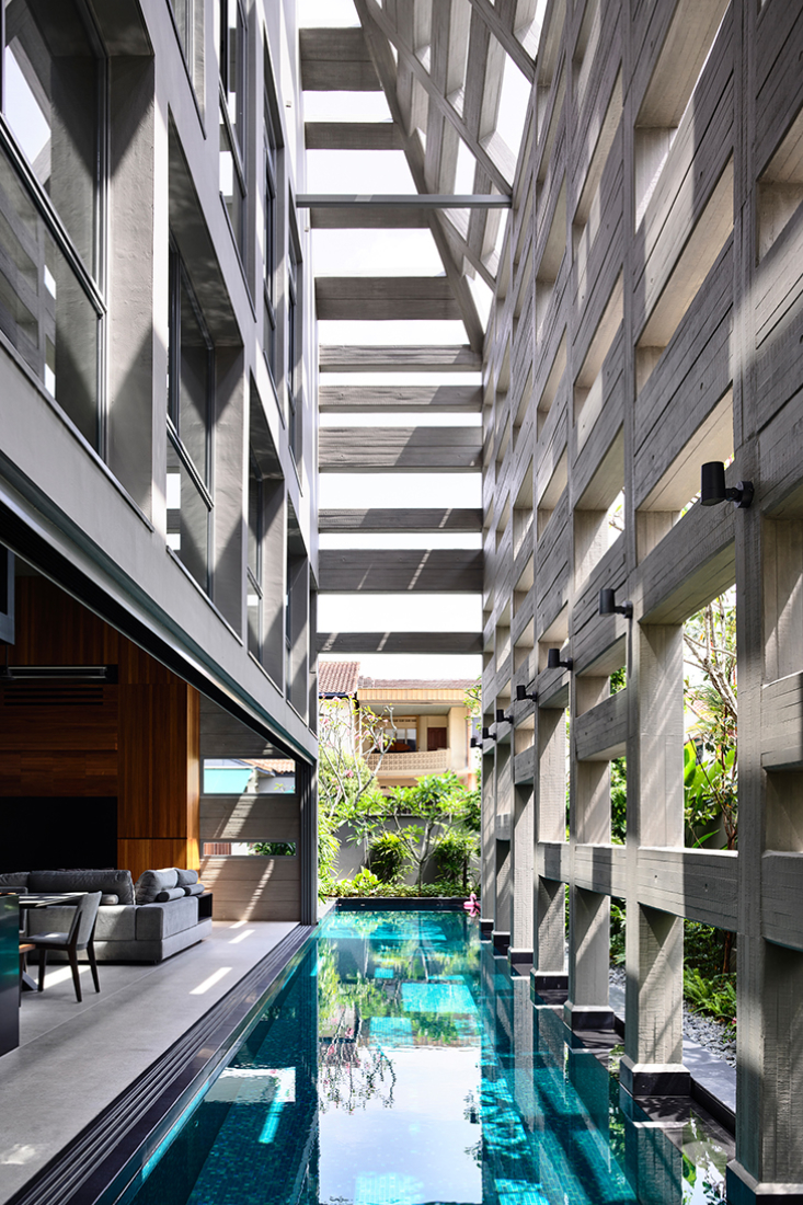 HYLA-Concrete-light-house-framework-over-pool